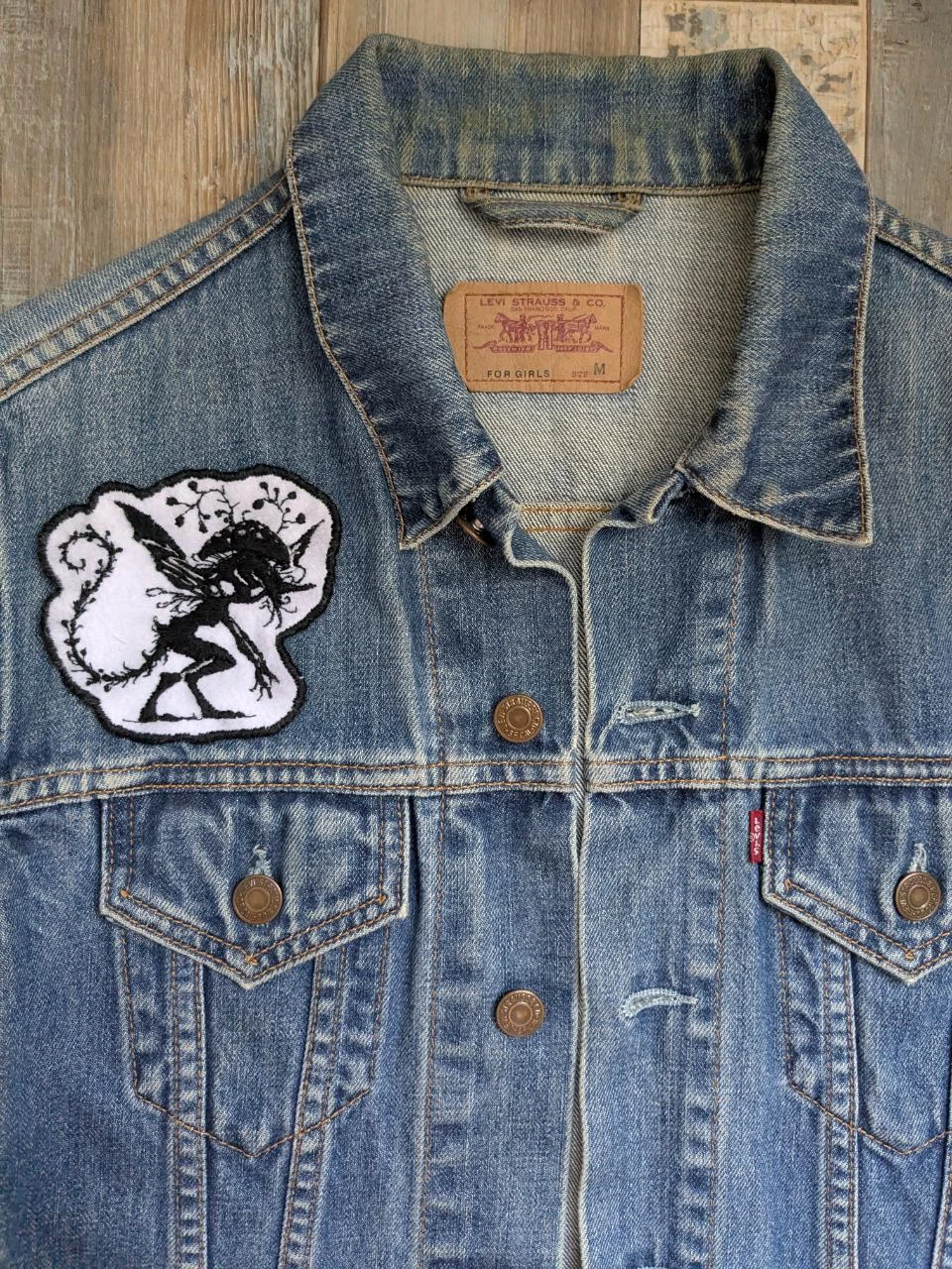 Patch dark fantasy brodé à la main